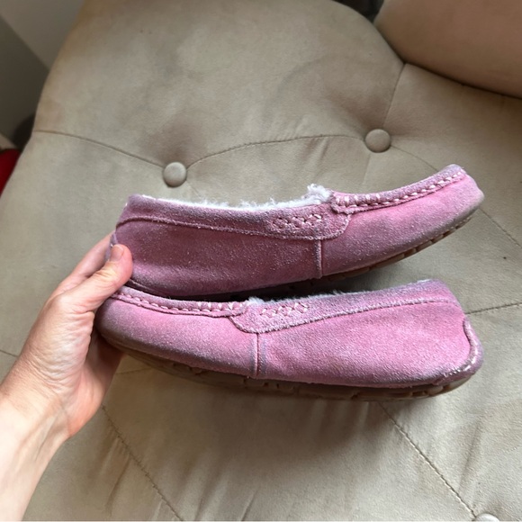 UGG Ansley Women's 6 Pink Moccasin Suede Fur Lined Slipper Shoes - Picture 4 of 5